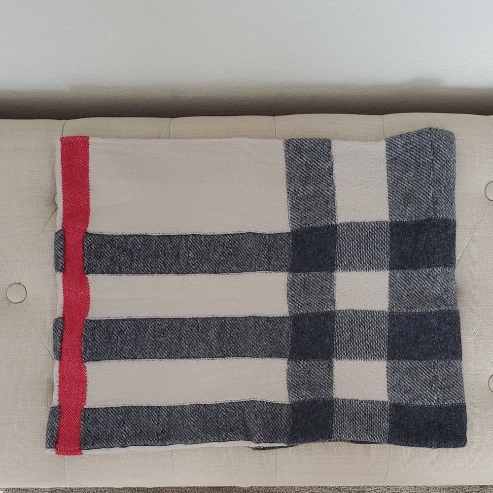NWT Burberry Snood
